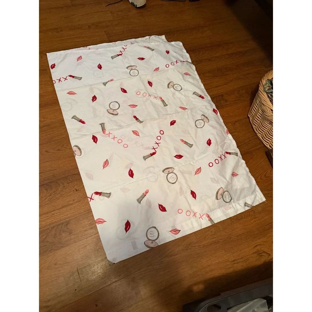 Novelty Makeup Print Window Curtain Panel Lipstick LipsXOXO White Pink Red 47x33